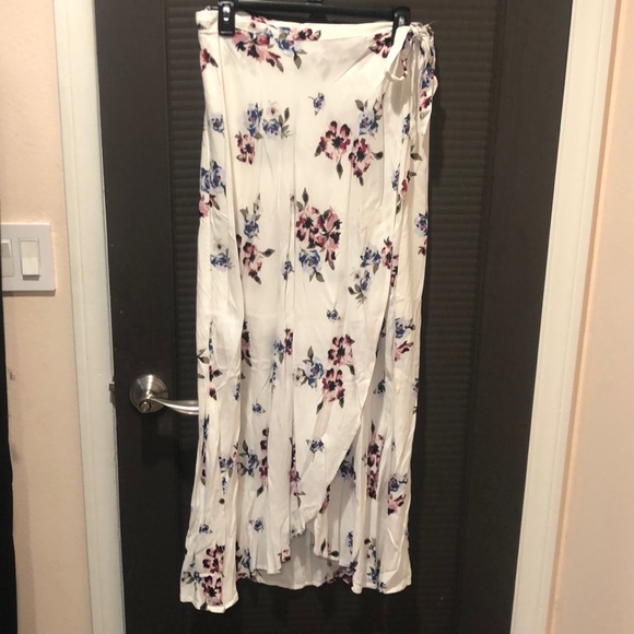 Kendall &Kylie maxi skirt - Picture 1 of 3